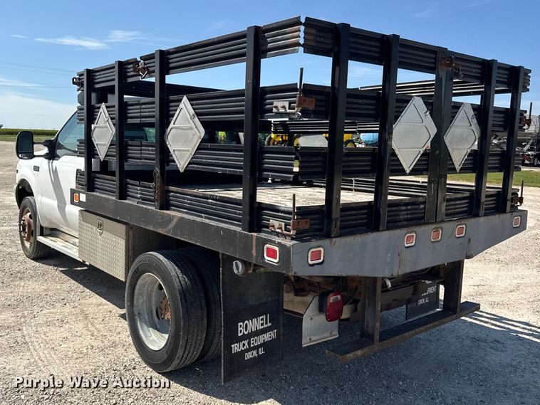 image for item ER0045 2001 Ford F450 Super Duty flatbed truck