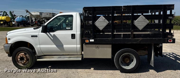 image for item ER0045 2001 Ford F450 Super Duty flatbed truck