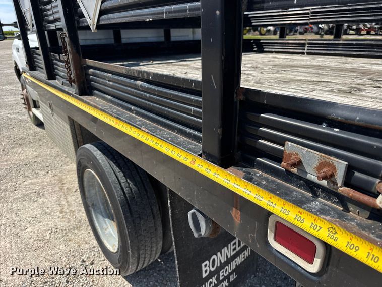 image for item ER0045 2001 Ford F450 Super Duty flatbed truck