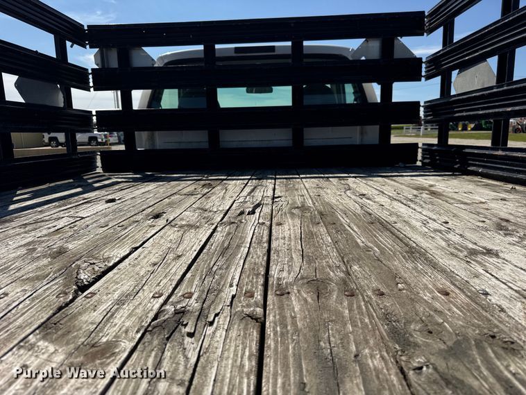 image for item ER0045 2001 Ford F450 Super Duty flatbed truck