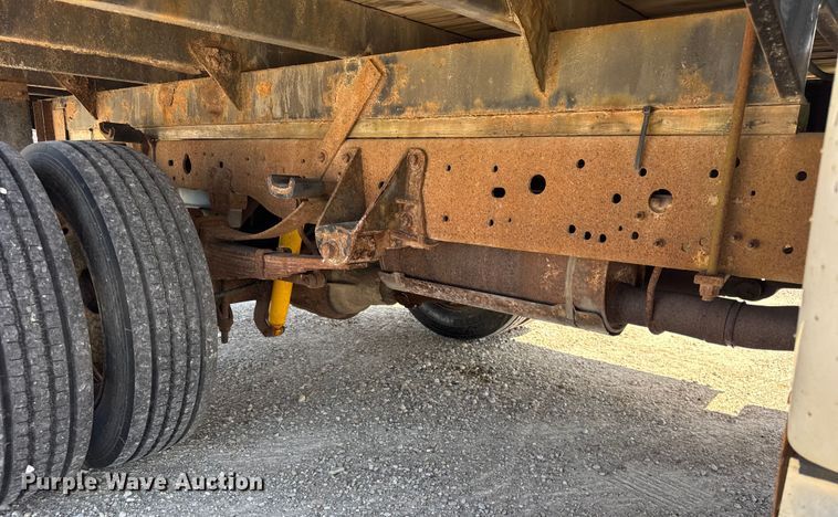 image for item ER0045 2001 Ford F450 Super Duty flatbed truck