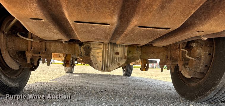 image for item ER0045 2001 Ford F450 Super Duty flatbed truck