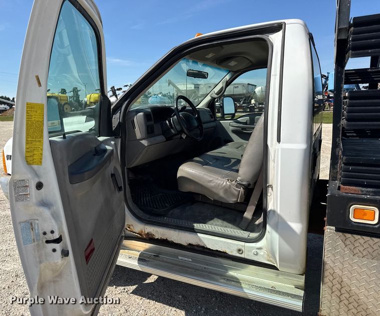 image for item ER0045 2001 Ford F450 Super Duty flatbed truck