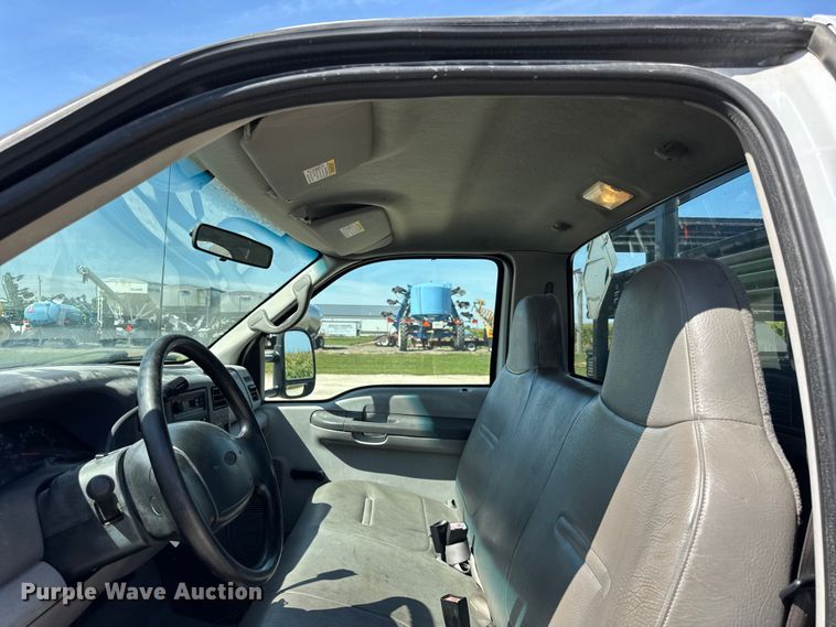 image for item ER0045 2001 Ford F450 Super Duty flatbed truck