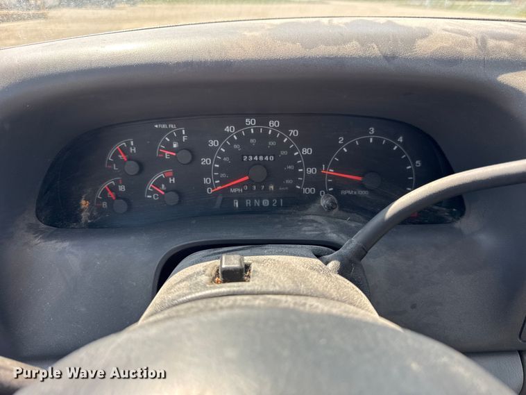 image for item ER0045 2001 Ford F450 Super Duty flatbed truck