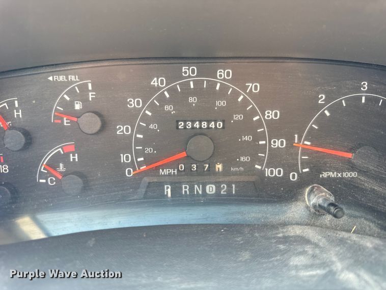 image for item ER0045 2001 Ford F450 Super Duty flatbed truck