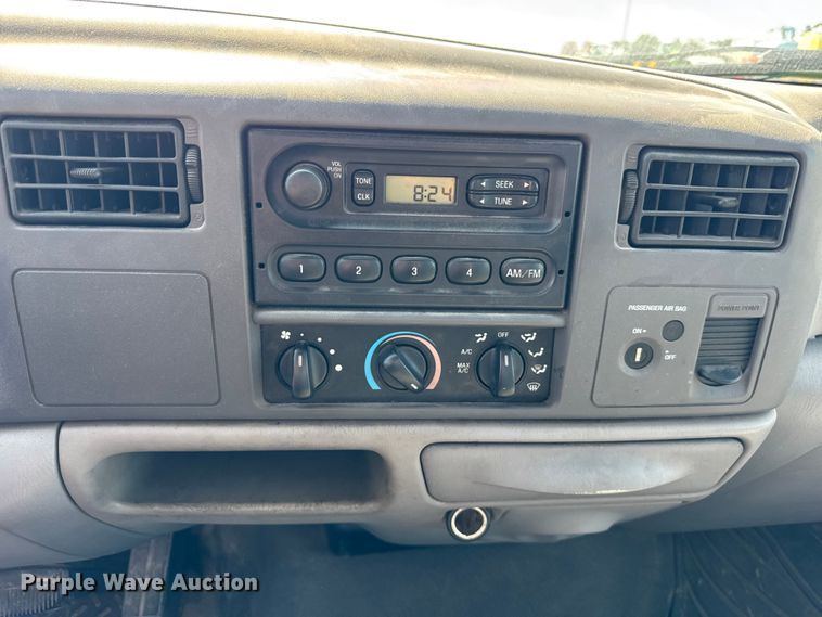 image for item ER0045 2001 Ford F450 Super Duty flatbed truck