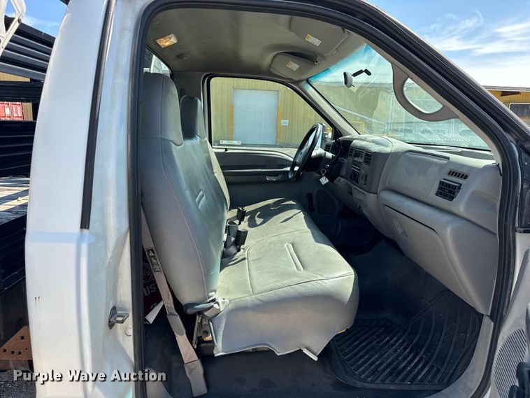 image for item ER0045 2001 Ford F450 Super Duty flatbed truck