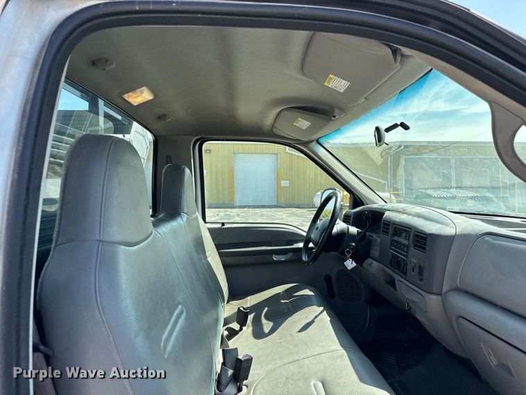 image for item ER0045 2001 Ford F450 Super Duty flatbed truck