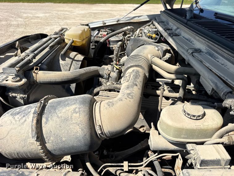 image for item ER0045 2001 Ford F450 Super Duty flatbed truck