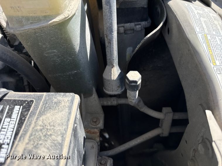 image for item ER0045 2001 Ford F450 Super Duty flatbed truck