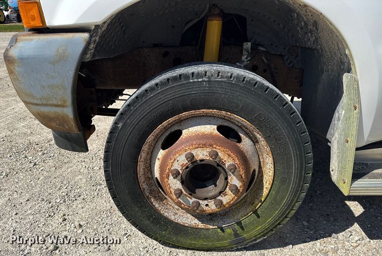 image for item ER0045 2001 Ford F450 Super Duty flatbed truck