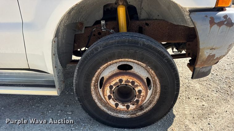 image for item ER0045 2001 Ford F450 Super Duty flatbed truck