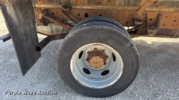 image for item ER0045 2001 Ford F450 Super Duty flatbed truck