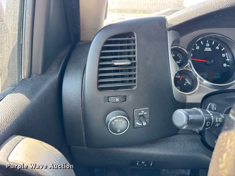 image for item ER0047 2013 Chevrolet Silverado 2500HD pickup truck