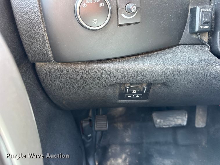 image for item ER0047 2013 Chevrolet Silverado 2500HD pickup truck