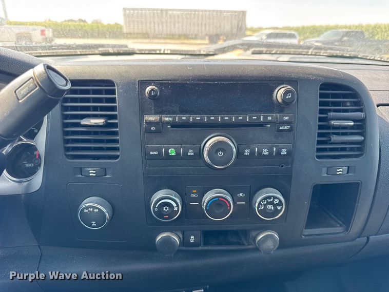 image for item ER0047 2013 Chevrolet Silverado 2500HD pickup truck