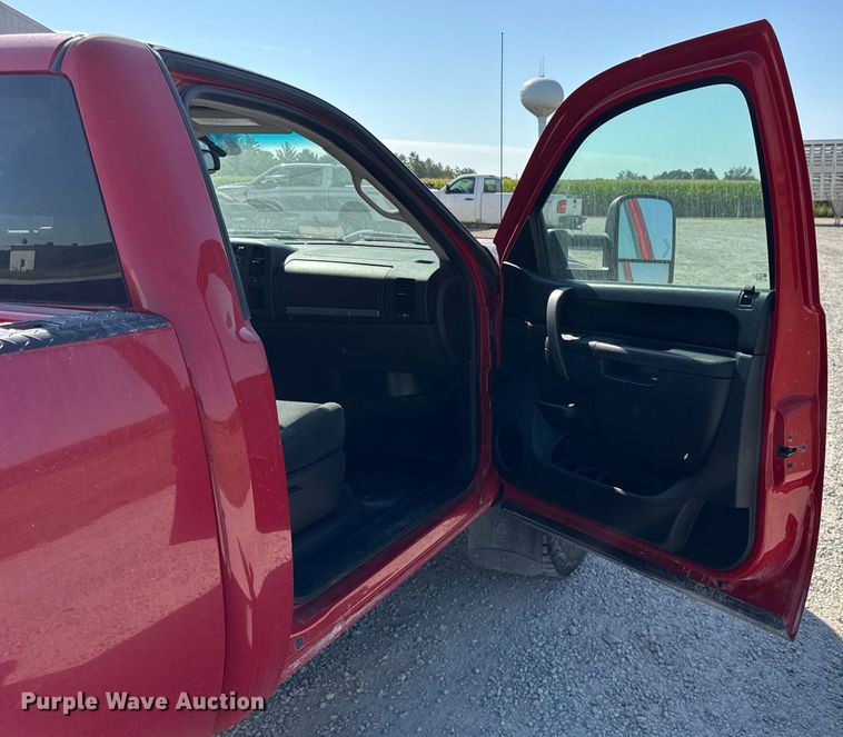 image for item ER0047 2013 Chevrolet Silverado 2500HD pickup truck