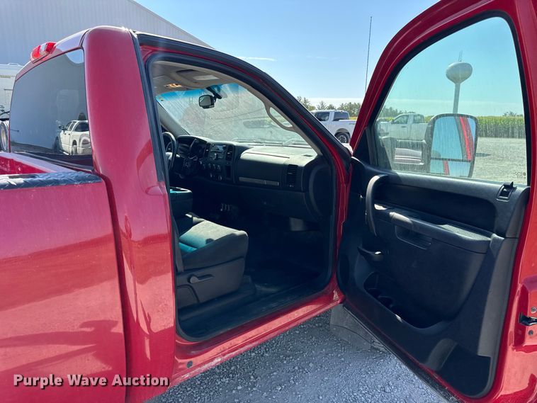 image for item ER0047 2013 Chevrolet Silverado 2500HD pickup truck