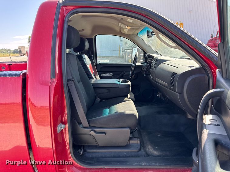 image for item ER0047 2013 Chevrolet Silverado 2500HD pickup truck