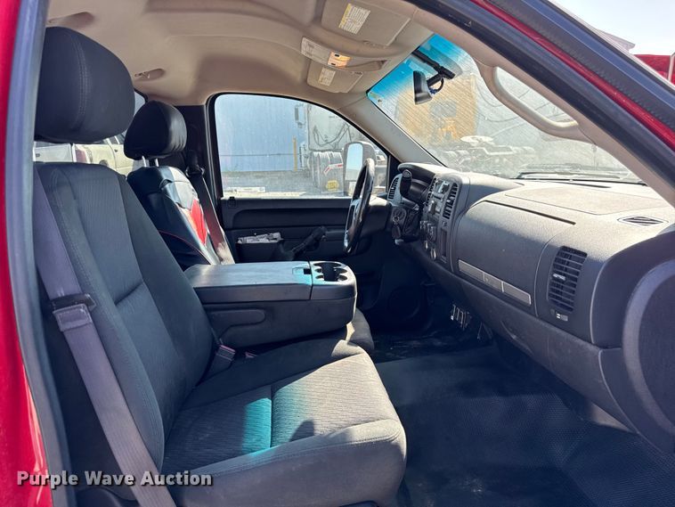 image for item ER0047 2013 Chevrolet Silverado 2500HD pickup truck