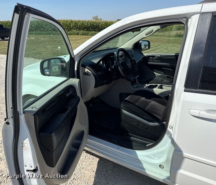 image for item ER0048 2016 Dodge Grand Caravan SXT van