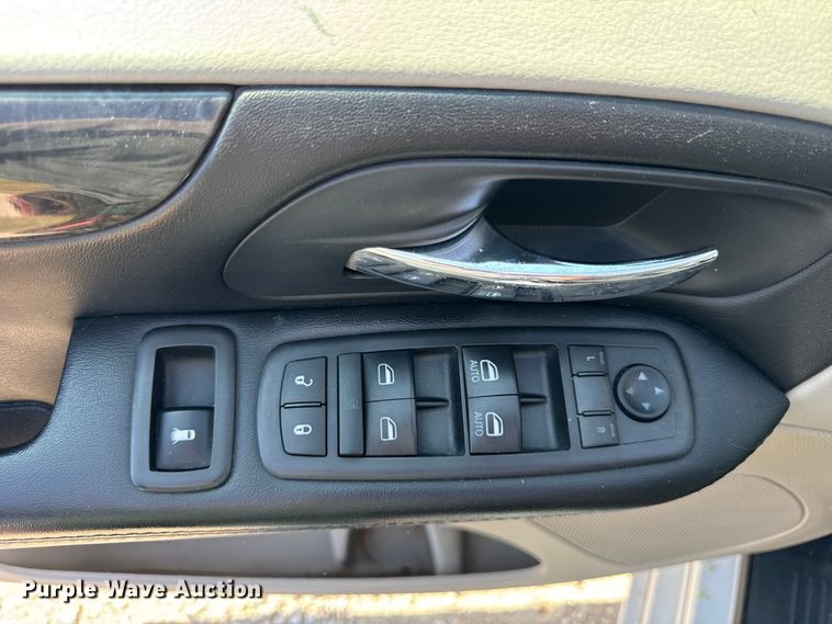 image for item ER0048 2016 Dodge Grand Caravan SXT van