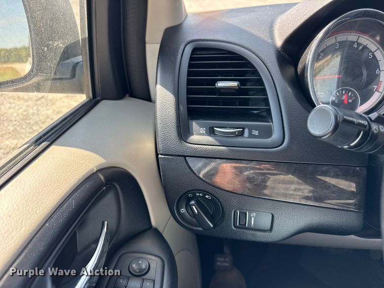 image for item ER0048 2016 Dodge Grand Caravan SXT van