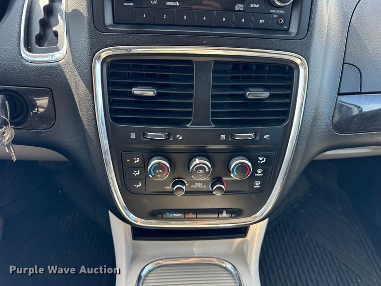 image for item ER0048 2016 Dodge Grand Caravan SXT van