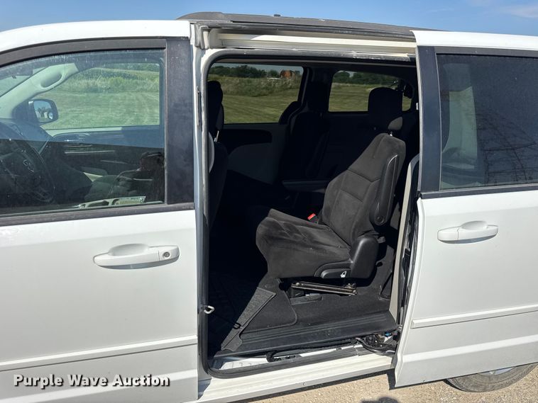 image for item ER0048 2016 Dodge Grand Caravan SXT van