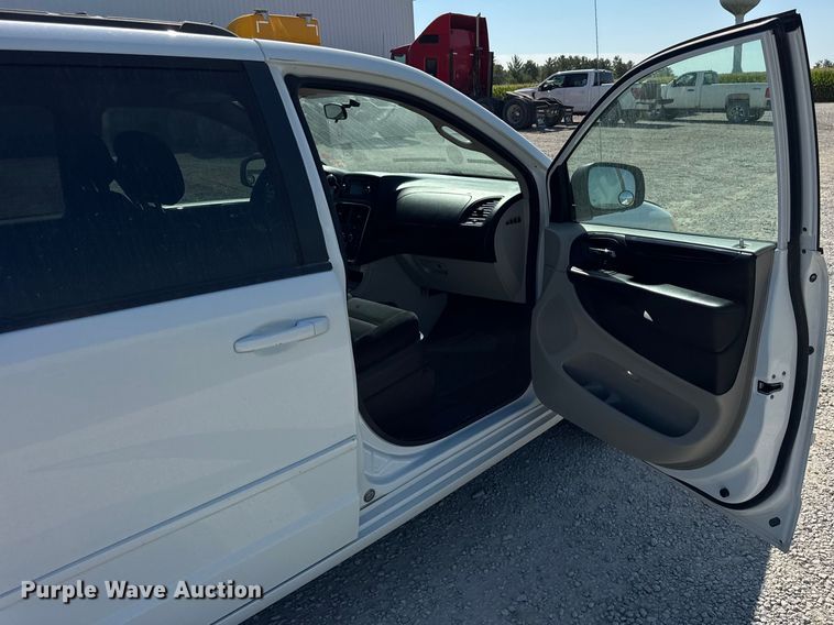 image for item ER0048 2016 Dodge Grand Caravan SXT van