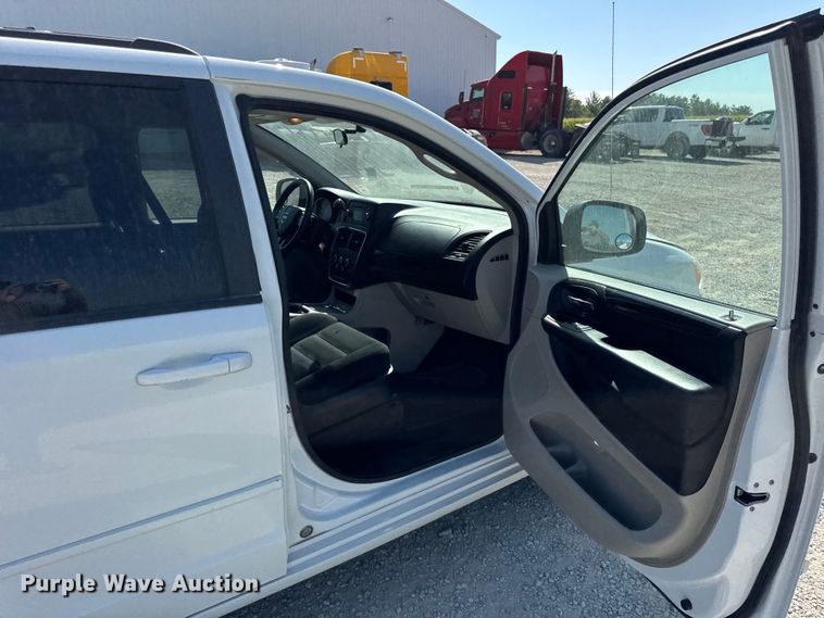 image for item ER0048 2016 Dodge Grand Caravan SXT van