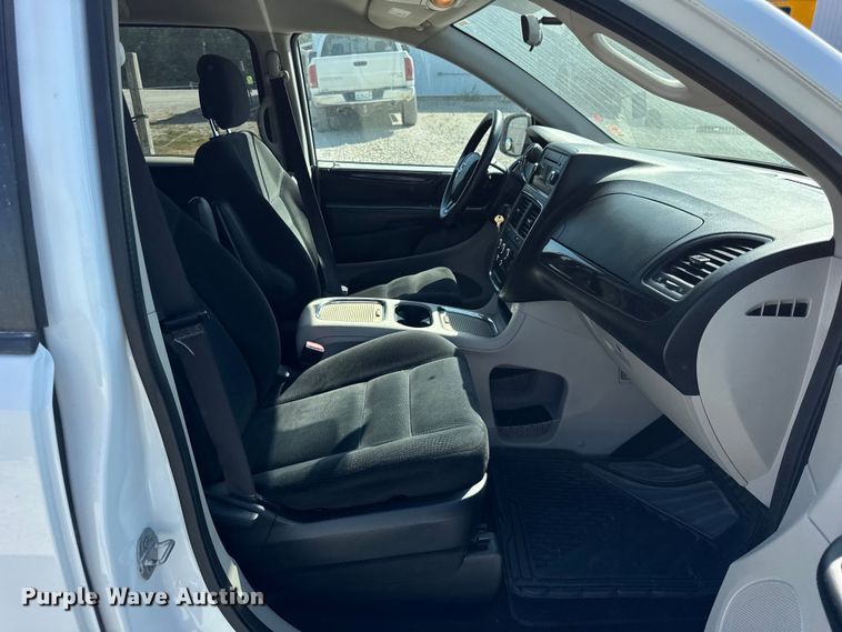 image for item ER0048 2016 Dodge Grand Caravan SXT van