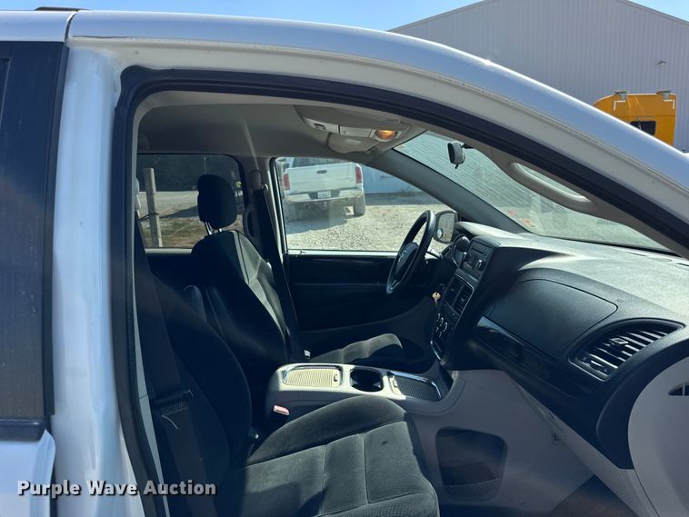 image for item ER0048 2016 Dodge Grand Caravan SXT van