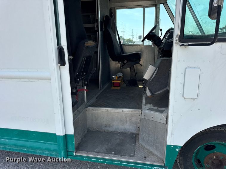 image for item ER0063 2012 Ford Utilimaster delivery truck