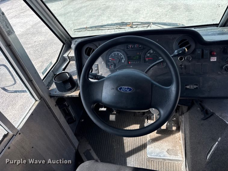 image for item ER0063 2012 Ford Utilimaster delivery truck