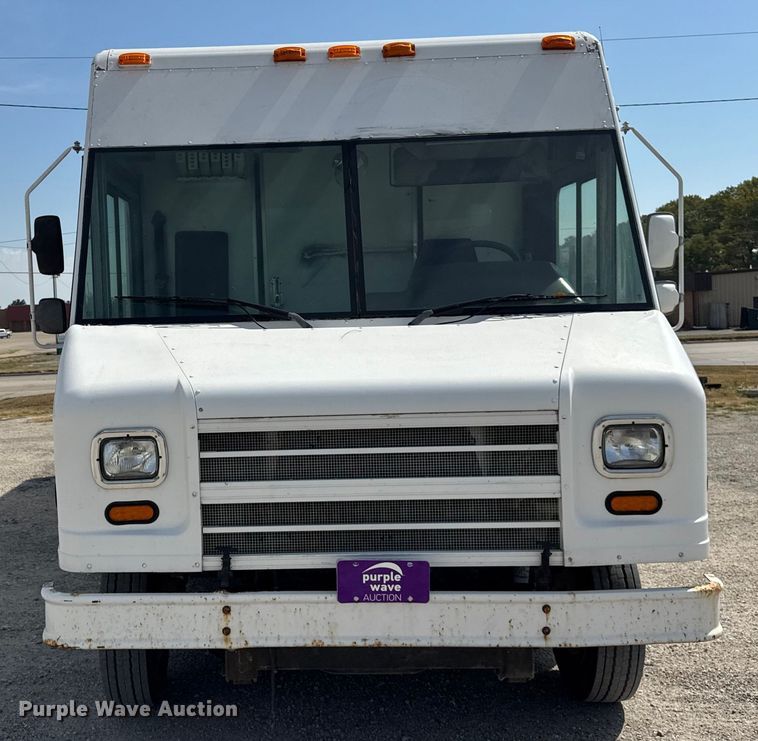 image for item ER0064 2003 Freightliner Utilimaster delivery truck