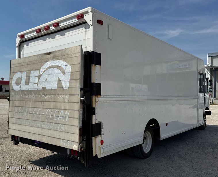 image for item ER0064 2003 Freightliner Utilimaster delivery truck