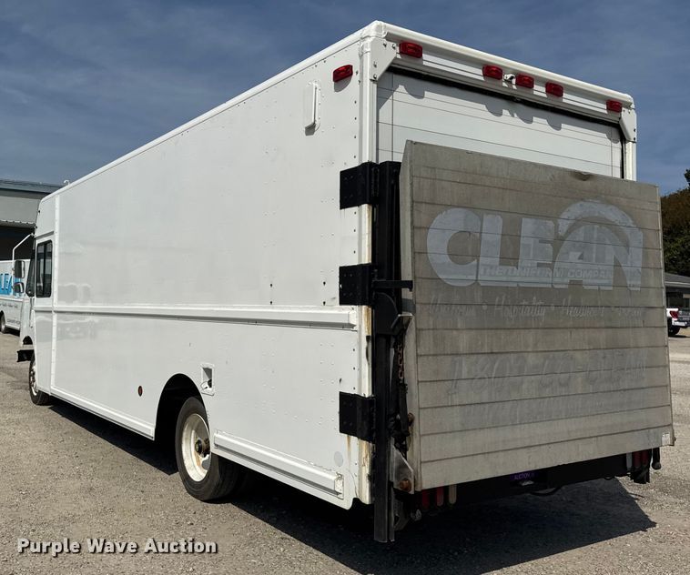 image for item ER0064 2003 Freightliner Utilimaster delivery truck