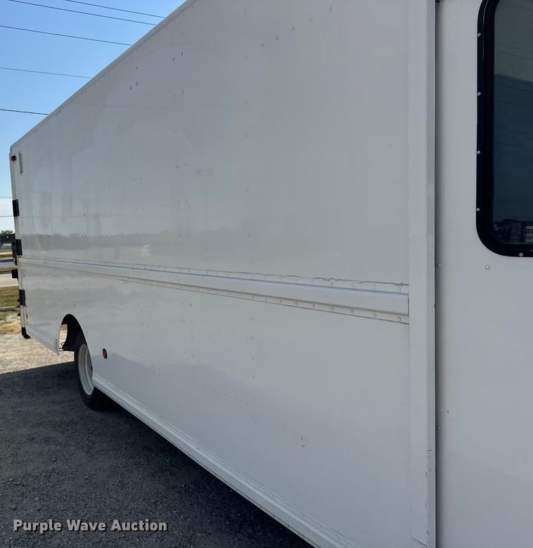 image for item ER0064 2003 Freightliner Utilimaster delivery truck