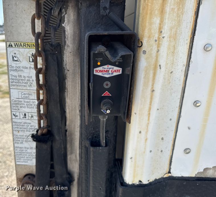 image for item ER0064 2003 Freightliner Utilimaster delivery truck