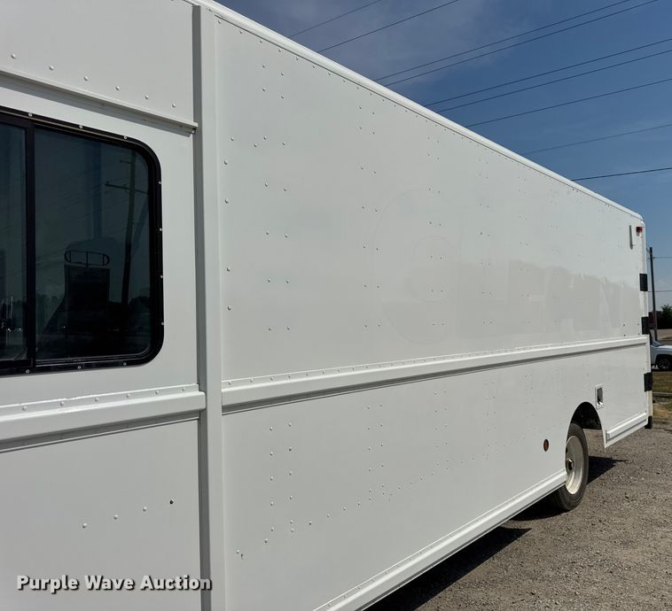 image for item ER0064 2003 Freightliner Utilimaster delivery truck