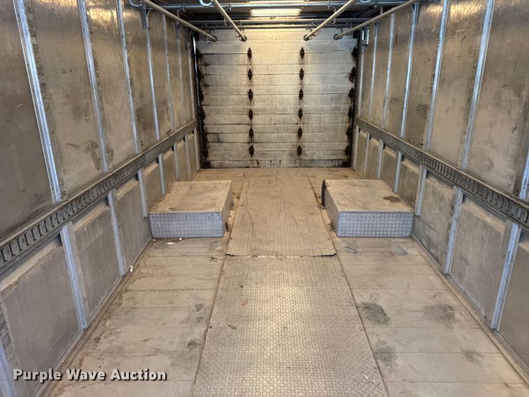 image for item ER0064 2003 Freightliner Utilimaster delivery truck