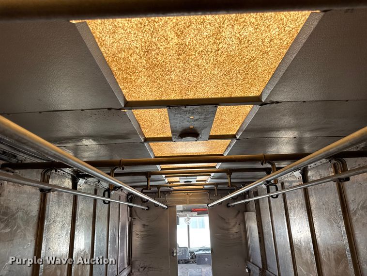 image for item ER0064 2003 Freightliner Utilimaster delivery truck