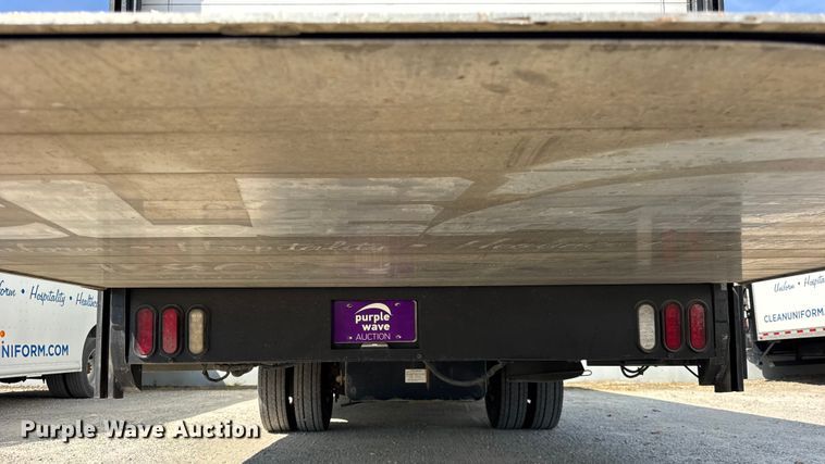 image for item ER0064 2003 Freightliner Utilimaster delivery truck