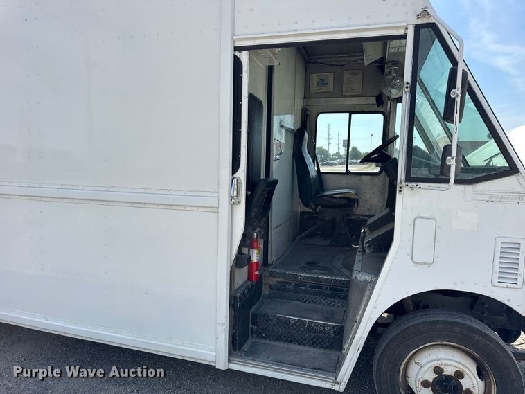 image for item ER0064 2003 Freightliner Utilimaster delivery truck