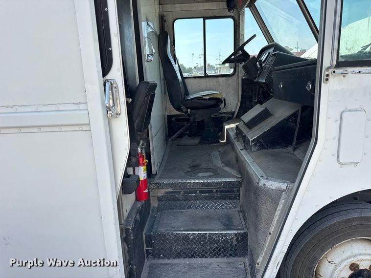 image for item ER0064 2003 Freightliner Utilimaster delivery truck