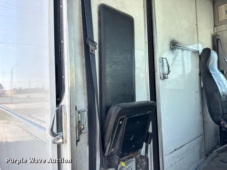 image for item ER0064 2003 Freightliner Utilimaster delivery truck