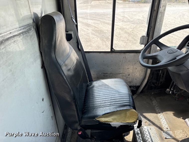 image for item ER0064 2003 Freightliner Utilimaster delivery truck