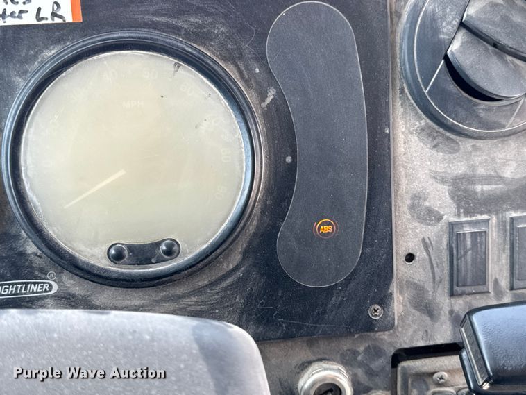 image for item ER0064 2003 Freightliner Utilimaster delivery truck